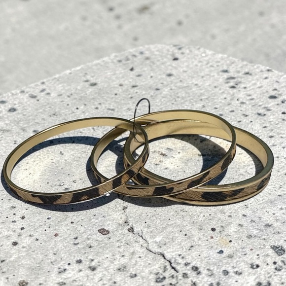 Chico's Jewelry - Chico’s Leopard Print Gold Tone Bangle Bracelet Set. (BR222)